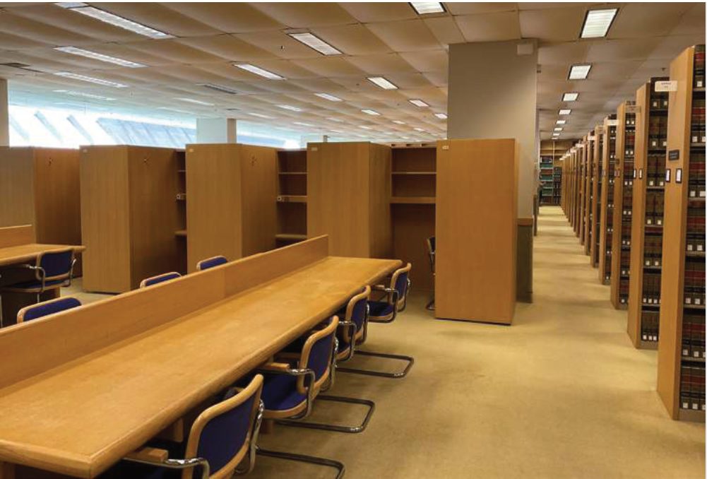 Typical arrangement of open tables, carrels and book stacks in the Underground Law Library